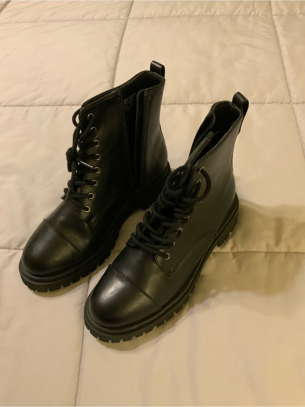 SO Kohls Quentin Women’s Black Faux Leather Lace-Up Side Zip Combat Boots 9M